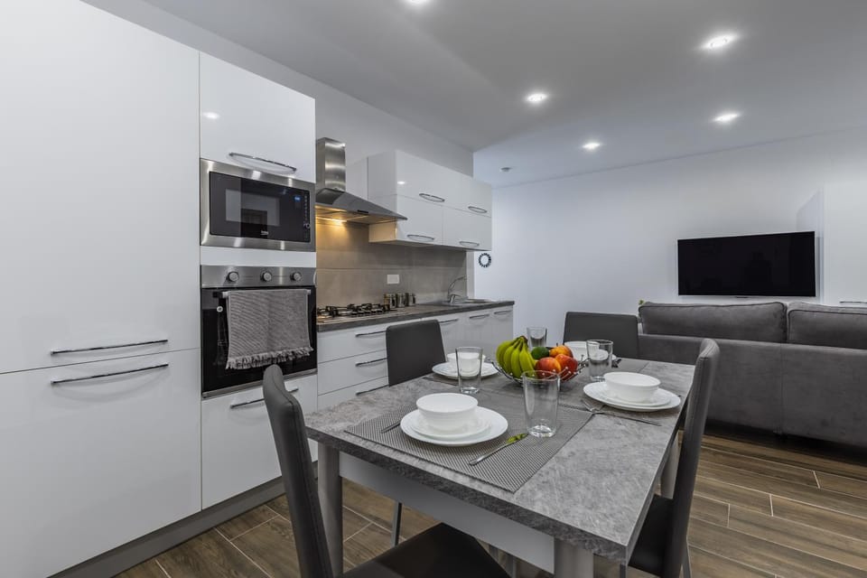 Kitchen or kitchenette, Food and drinks, Dining area, dishwasher, minibar, pet friendly, stove