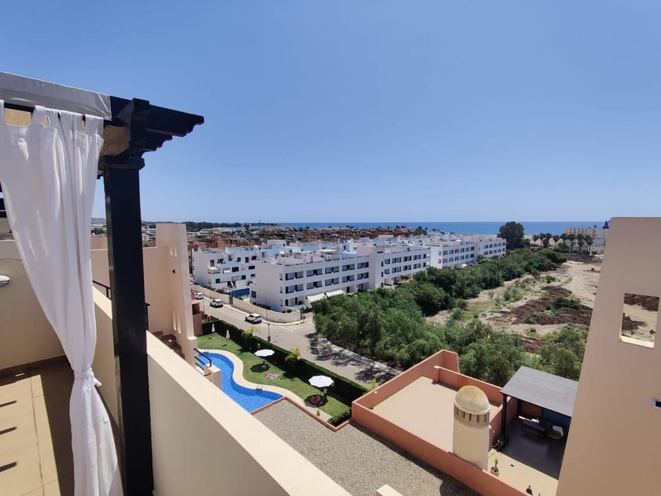 Pool view, Sea view