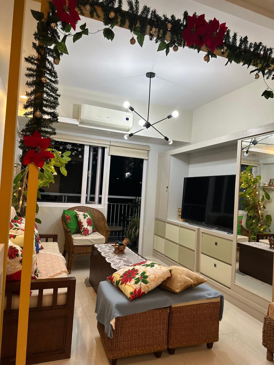 Tagaytay Family Staycation Spacious 2 Unit Condo Sleeps 5 to 7 Apartment hotel in Tagaytay