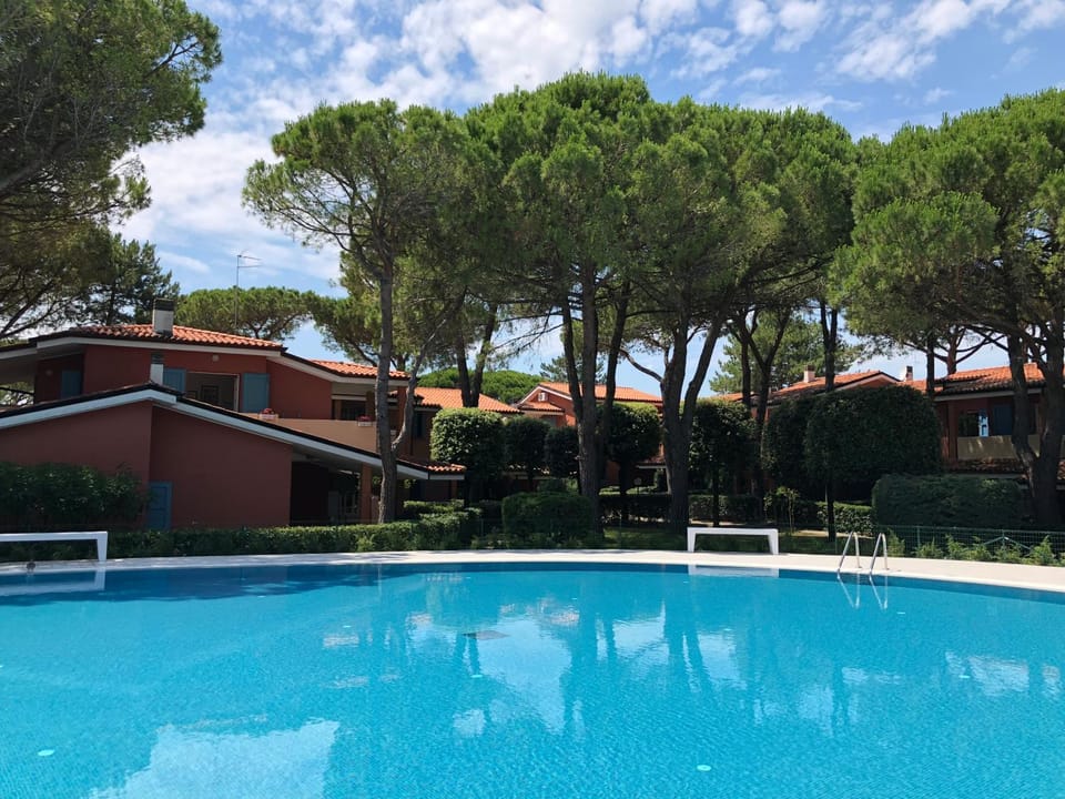 Property building, Garden, Swimming pool
