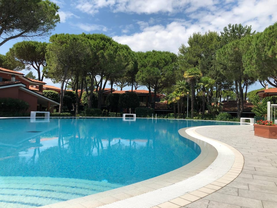 Spring, Natural landscape, Garden, Pool view, Swimming pool