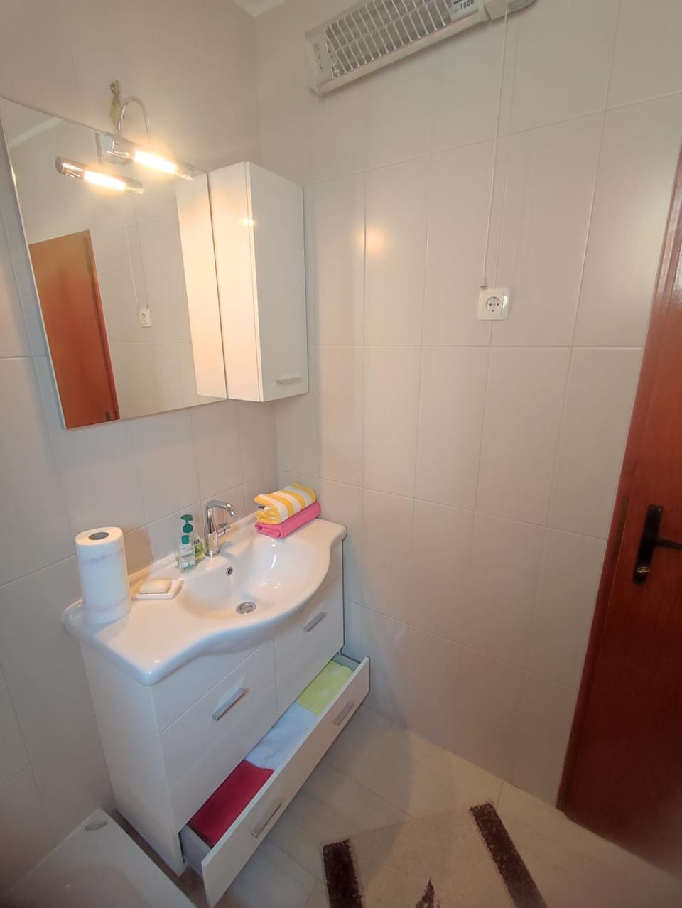 Bathroom, towels