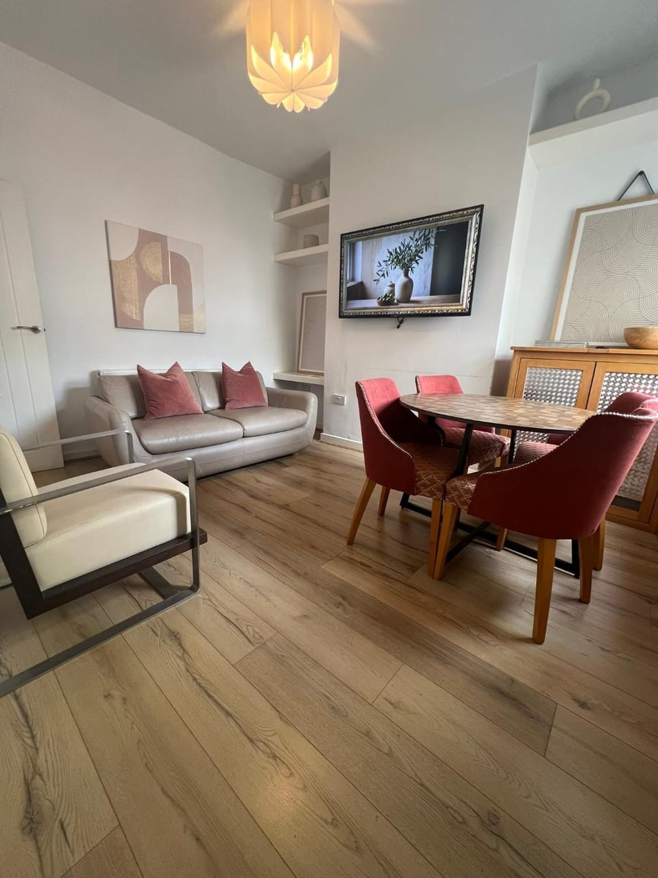 2025 Award Winner Liverpool Peach House - 4 Bedrooms House in Liverpool