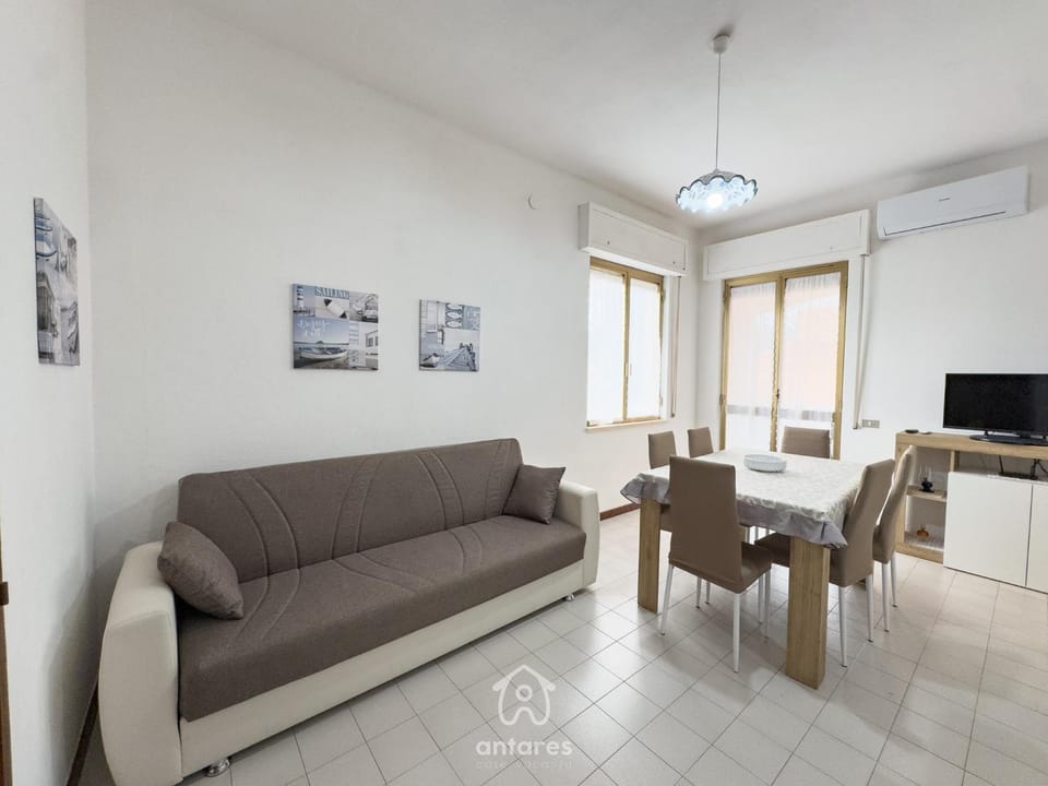 TV and multimedia, Living room, Dining area, Evening entertainment, air conditioner