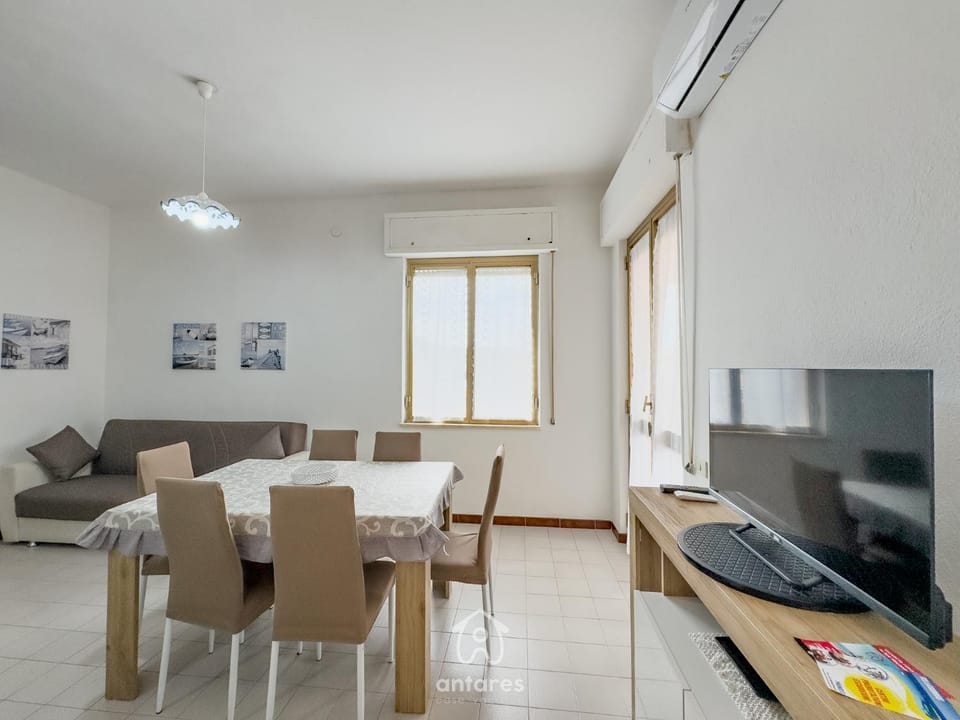 TV and multimedia, Living room, Dining area, Evening entertainment, air conditioner