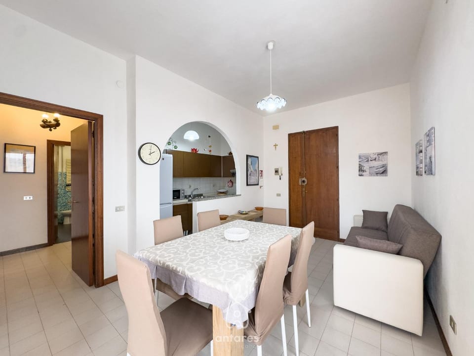 TV and multimedia, Kitchen or kitchenette, Living room, Dining area