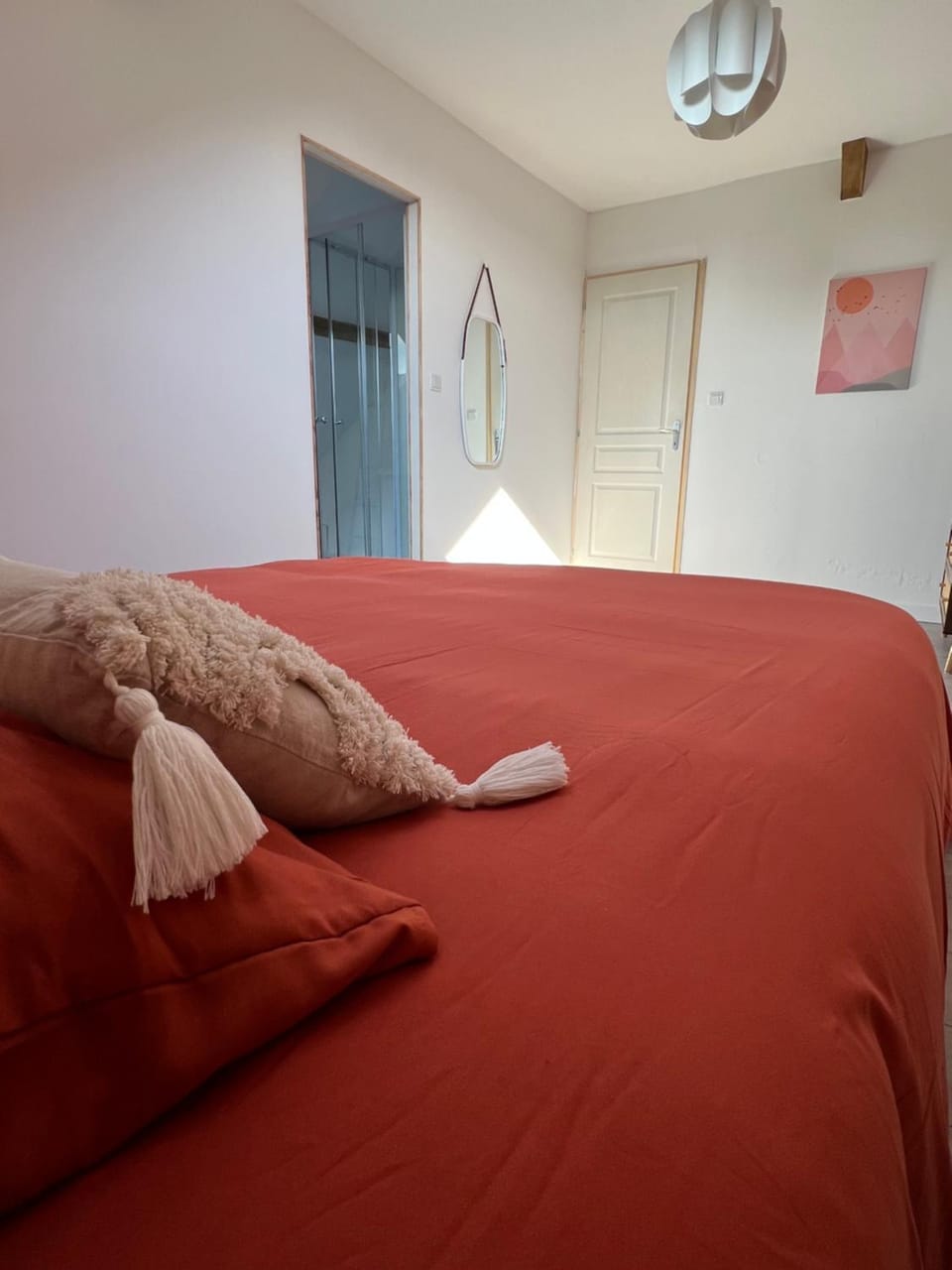 Bed, Photo of the whole room, Bedroom