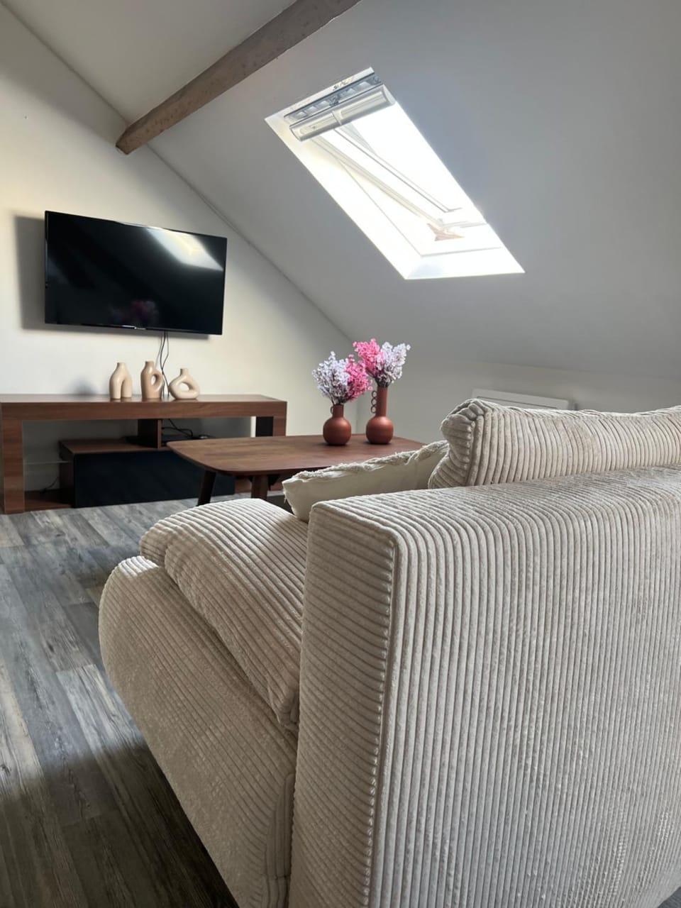 Communal lounge/ TV room, Bed, TV and multimedia, Living room, Seating area
