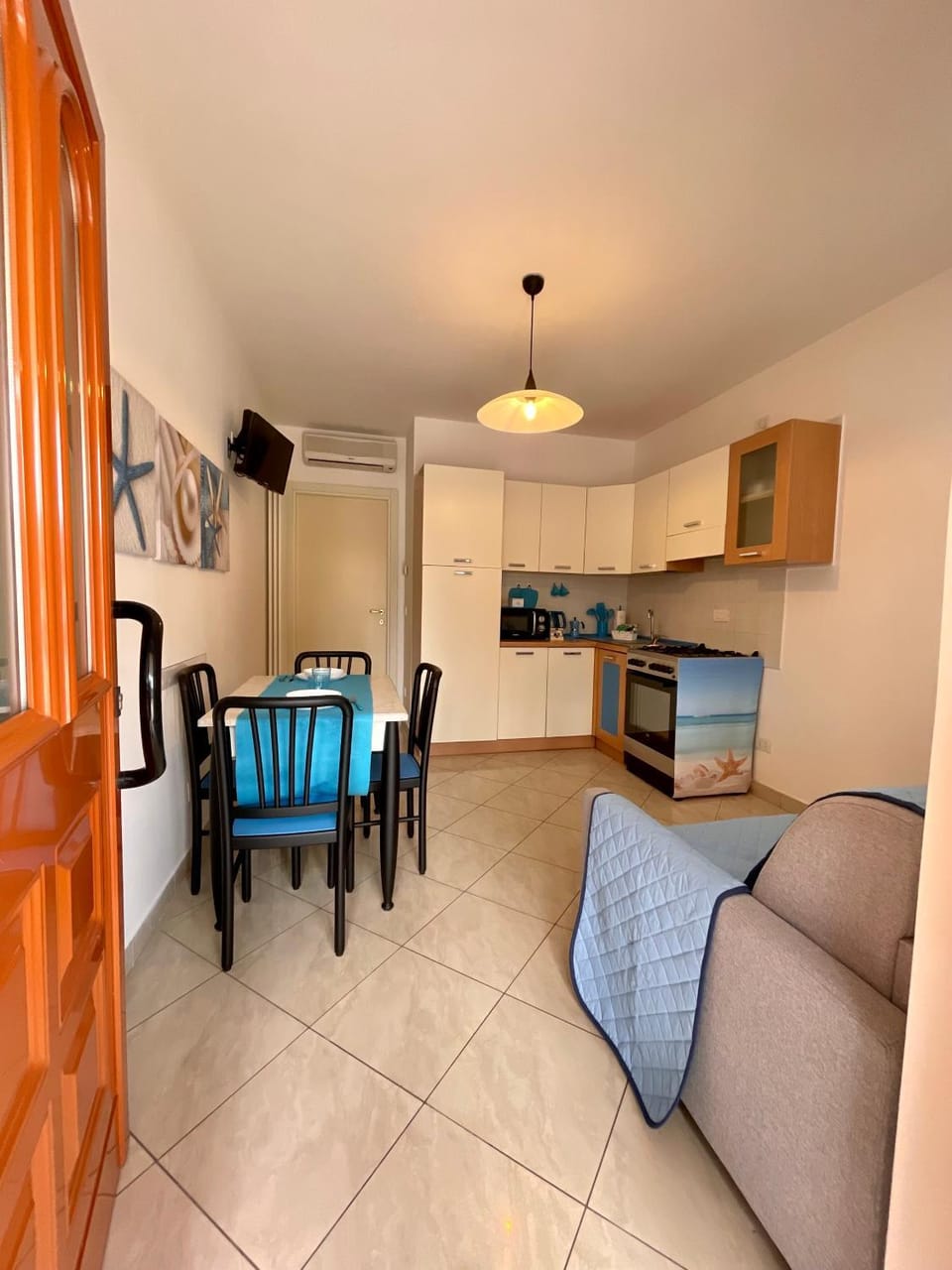 TV and multimedia, Kitchen or kitchenette, Dining area, minibar, toaster, kitchen, air conditioner, air conditioner