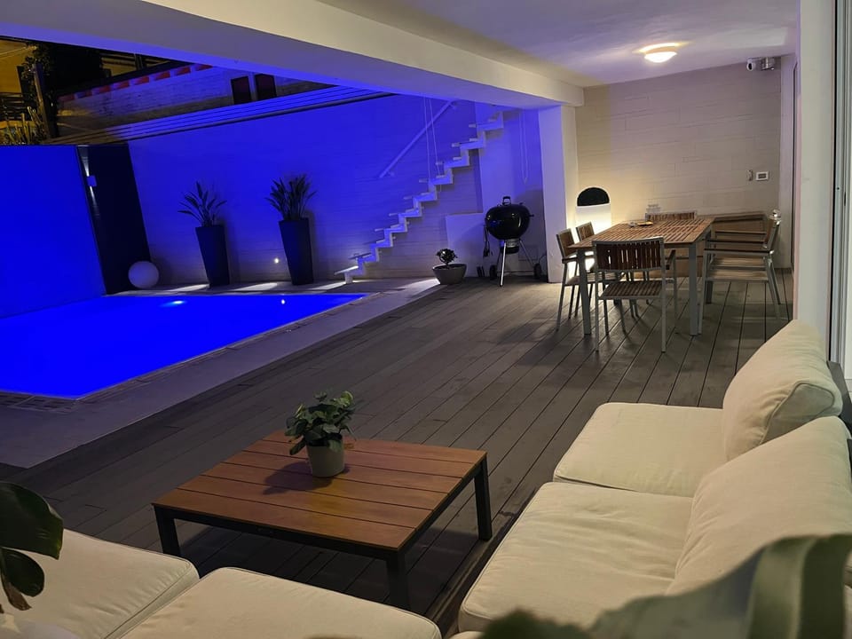 Dining area, Swimming pool