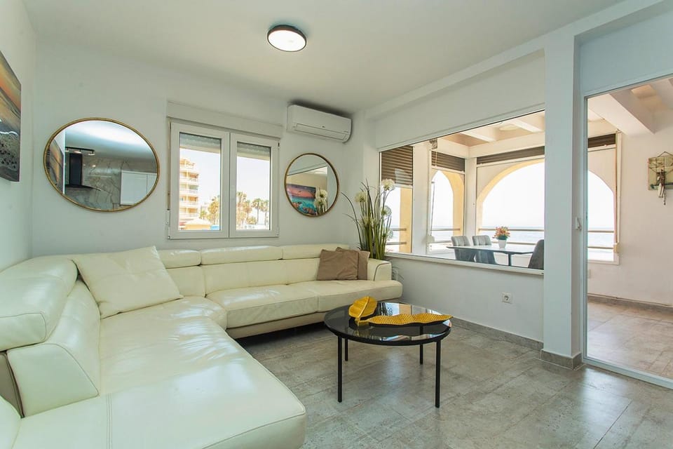 Living room, Seating area, air conditioner