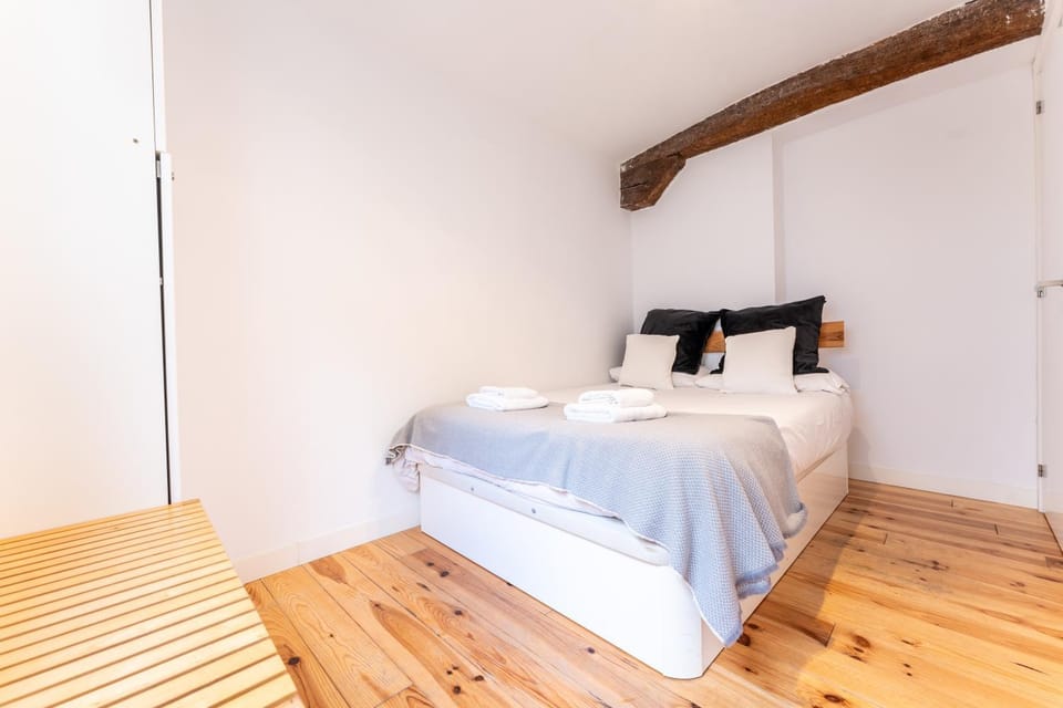 Warm and Inviting, Central location by urbanhosting Apartment in Santander