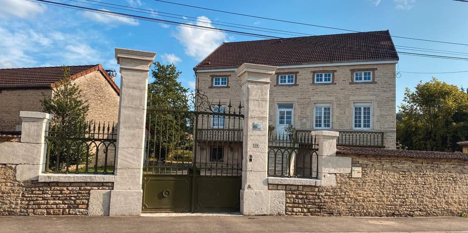 Property building, Facade/entrance
