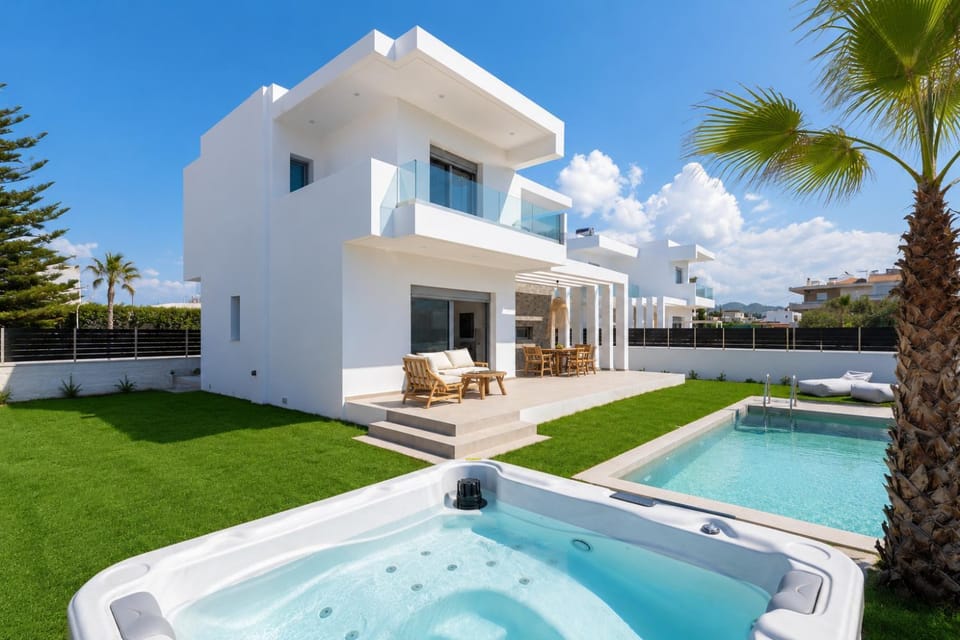 Property building, Hot Tub, Swimming pool