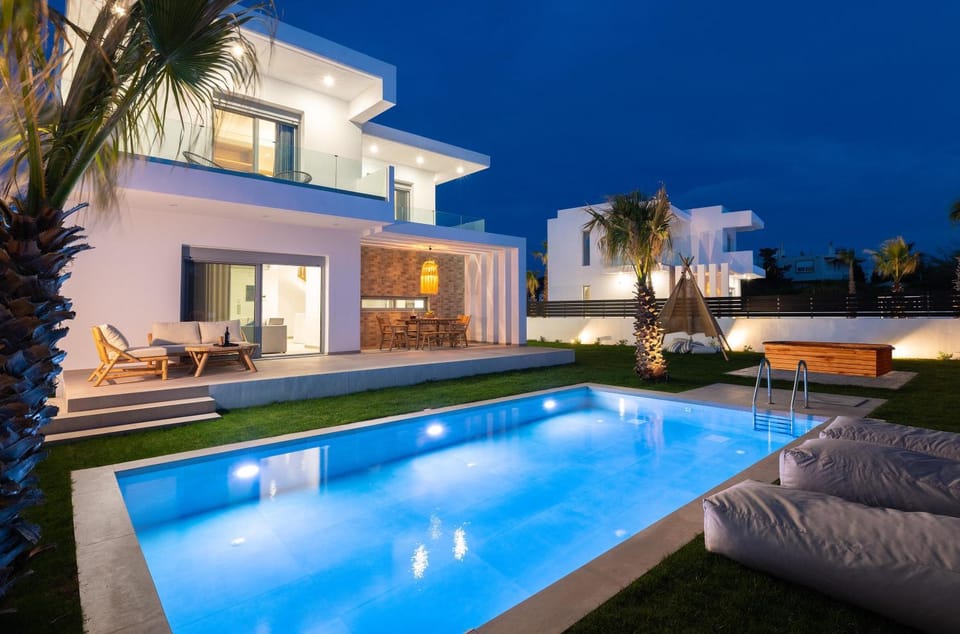 Property building, Seating area, Pool view, Swimming pool, sunbed