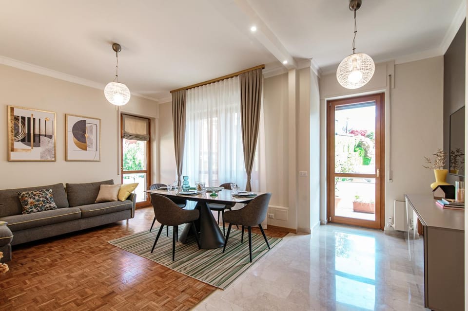 Living room, Seating area, Dining area