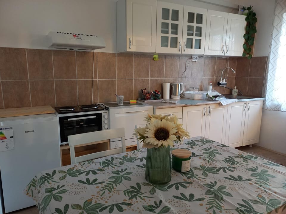 Coffee/tea facilities, Kitchen or kitchenette, dishwasher, pet friendly, stove, toaster