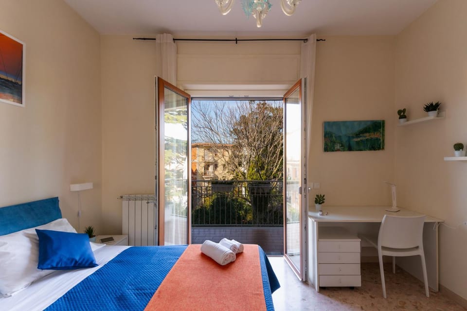 Bed, View (from property/room), Balcony/Terrace, Bedroom, towels