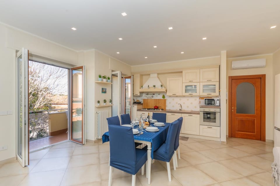 Kitchen or kitchenette, Living room, dishwasher, minibar, pet friendly