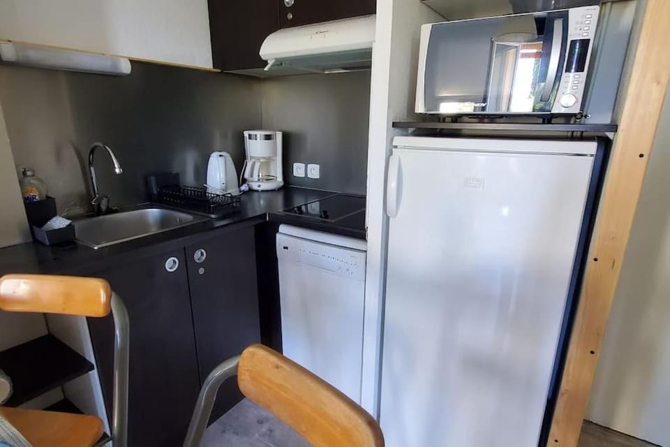 appartement dans résidence avec piscine Apartment in La Londe-les-Maures