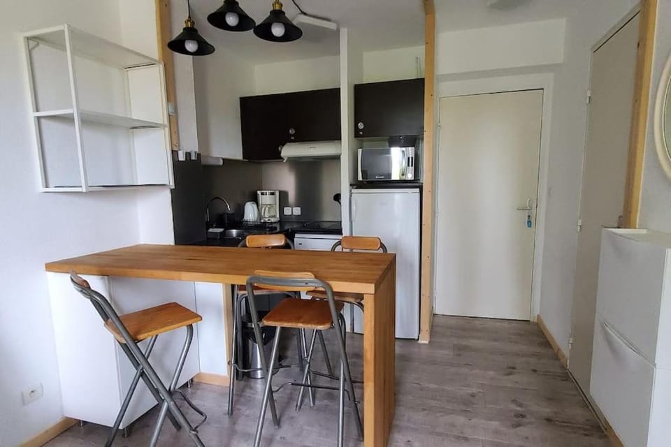 appartement dans résidence avec piscine Apartment in La Londe-les-Maures