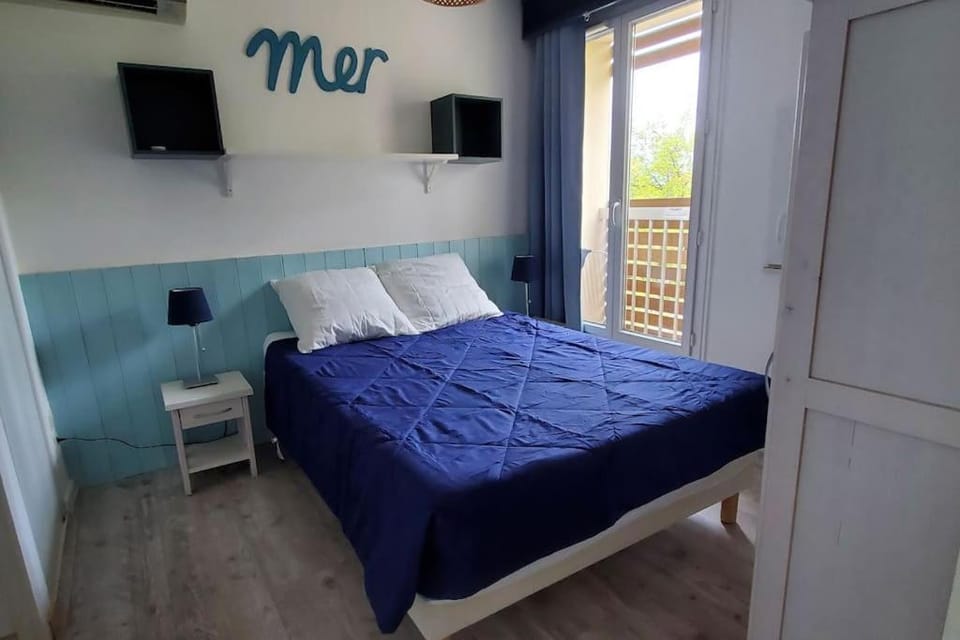 appartement dans résidence avec piscine Apartment in La Londe-les-Maures