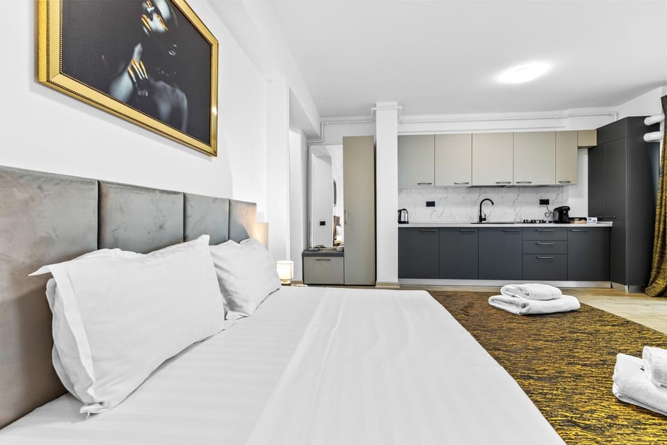 Bed, Kitchen or kitchenette, Photo of the whole room, Bedroom, towels
