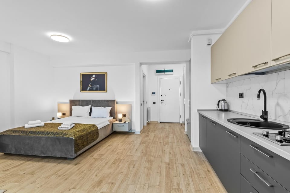 Bed, Kitchen or kitchenette, Bedroom, stove