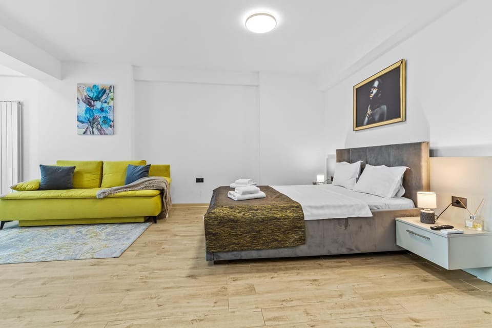 Bed, Living room, Photo of the whole room, Bedroom
