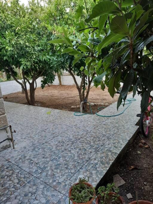 GENİŞ BAHÇELİ, DENİZE YAKIN MÜSTAKİL EV.. House in İzmir Province