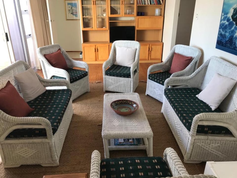 La Mer, a beautiful beachfront home in Sandbaai House in Western Cape