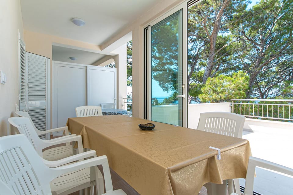 Apartmani Jakiruša Bed and Breakfast in Brela