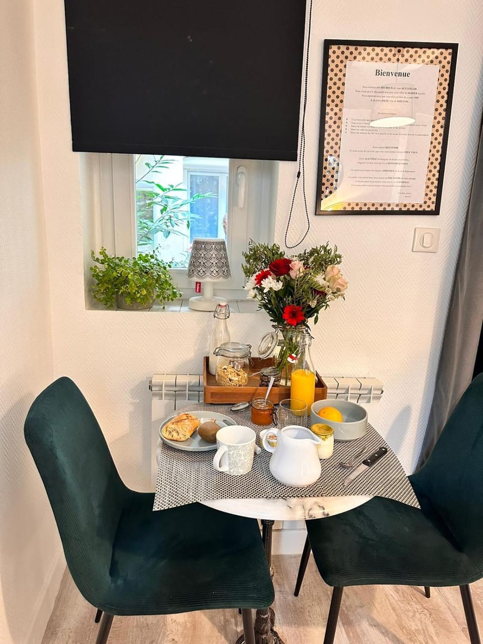 Beau studio et sa terrasse quartier historique Apartment in Moulins