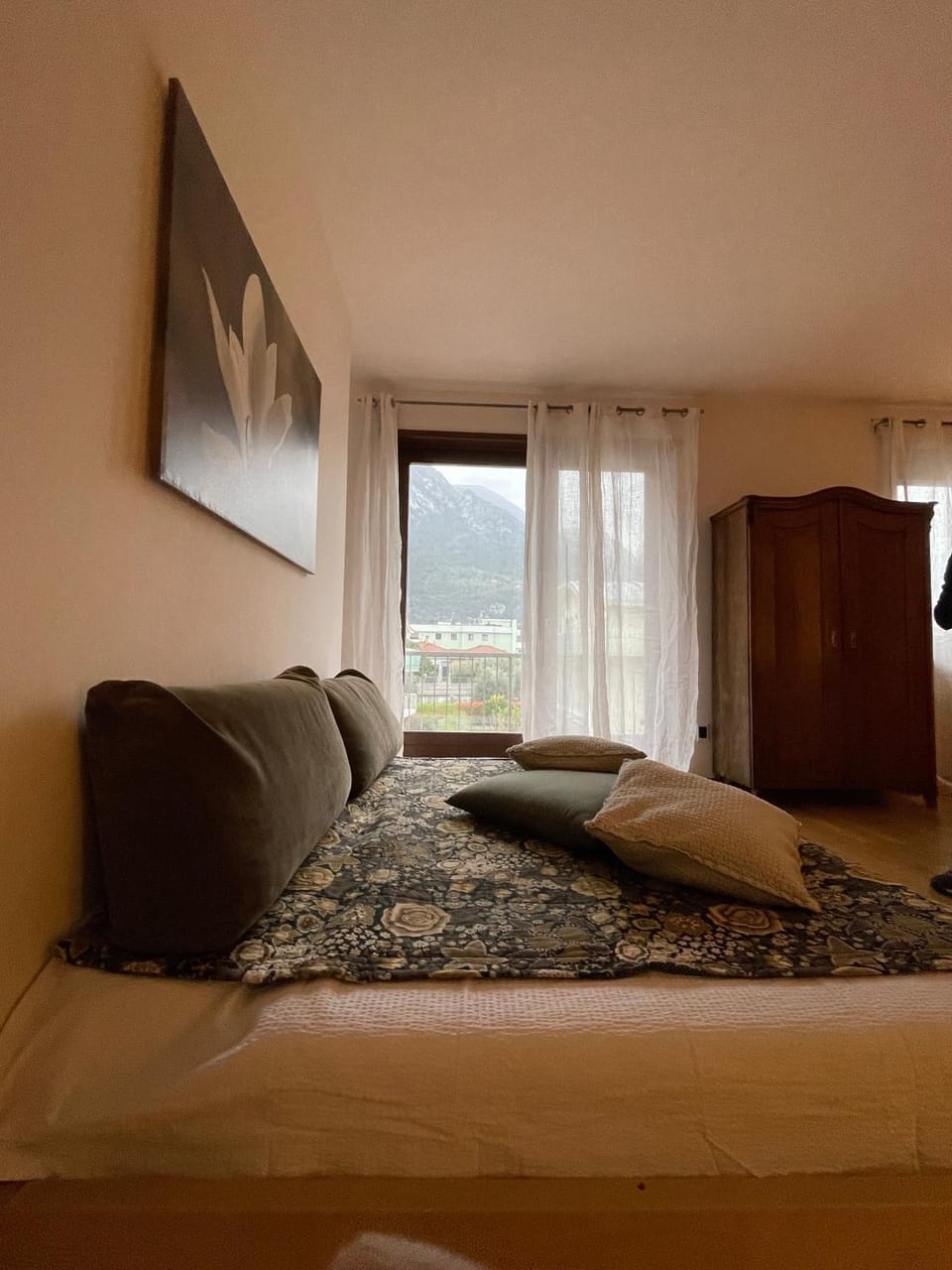 Bed, Living room