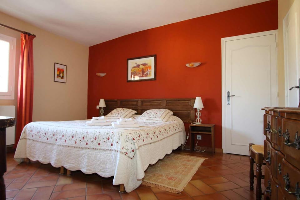 Property building, Bed, Photo of the whole room, Bedroom