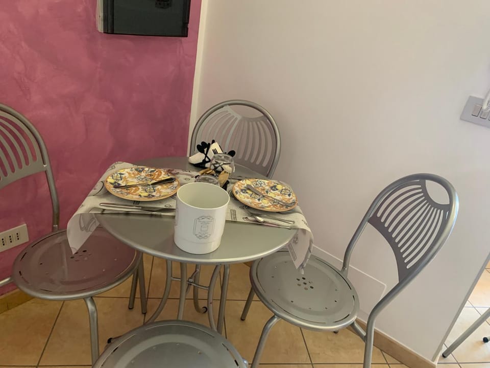 Food and drinks, Food