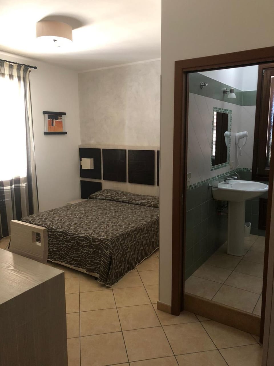 Bed, Bathroom