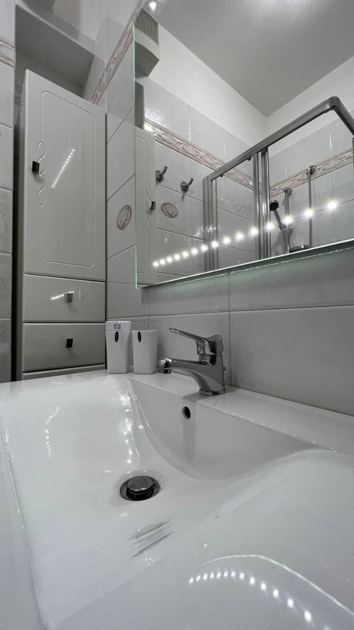 Shower, Bathroom
