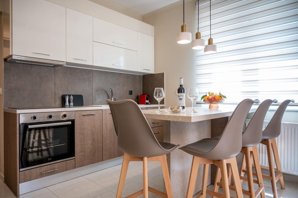 Kitchen or kitchenette, Dining area, pet friendly, stove