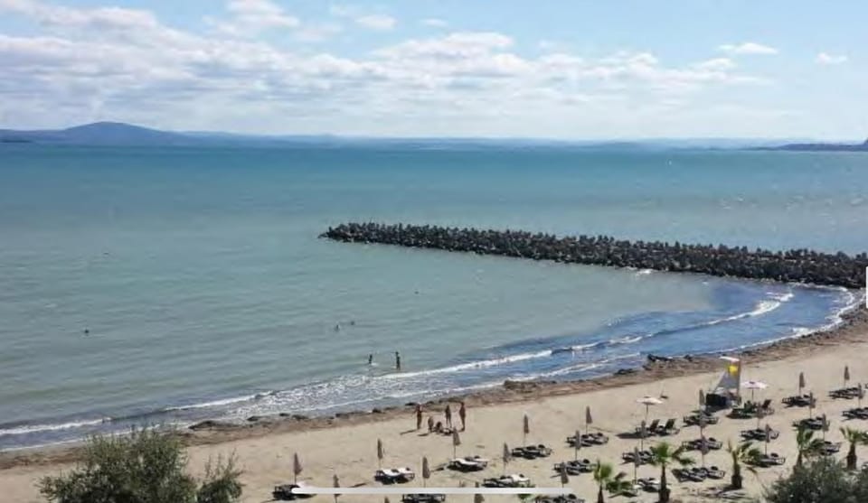 Diamond Beach Sea View Studios Apartment in Burgas