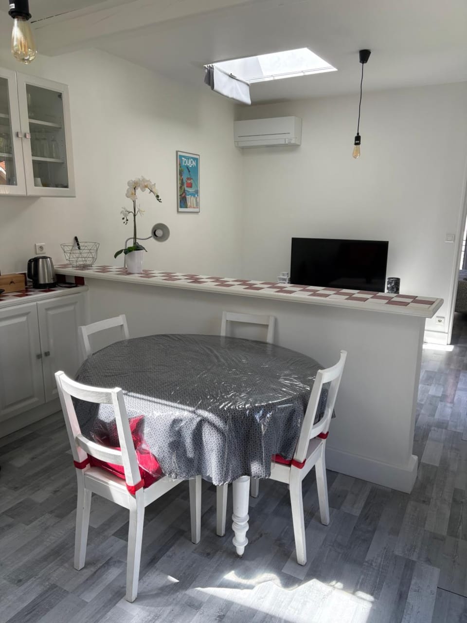 Kitchen or kitchenette, Living room