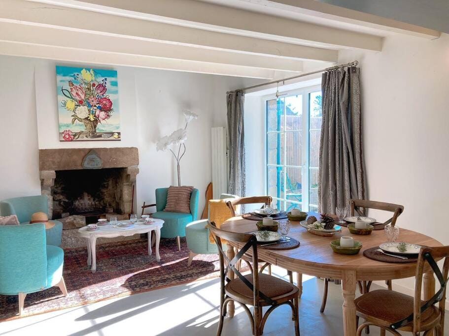 Living room, Dining area