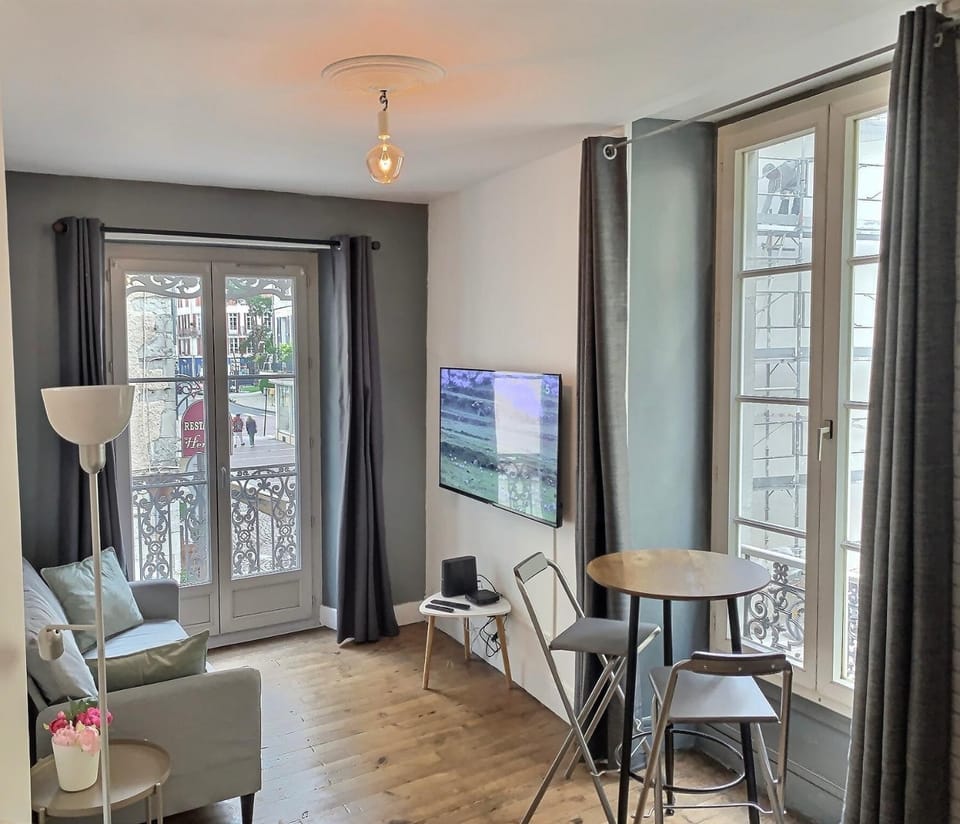 Communal lounge/ TV room, Living room
