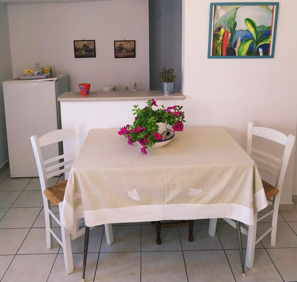 Under the Red Rock and View Studio Apartment in Arcadia, Greece