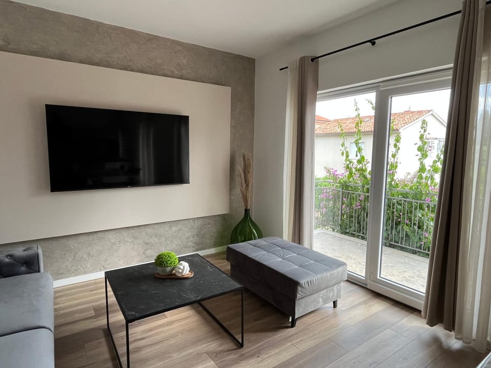 TV and multimedia, Balcony/Terrace, Living room