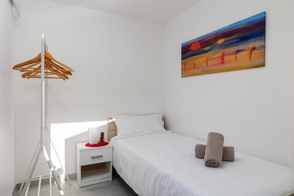 Bed, Photo of the whole room, Decorative detail, Decorative detail, Floor plan, Bedroom, children, children, young children, young children, older children, older children, Family, heating, internet, internet, locker, locker, towels, air conditioner