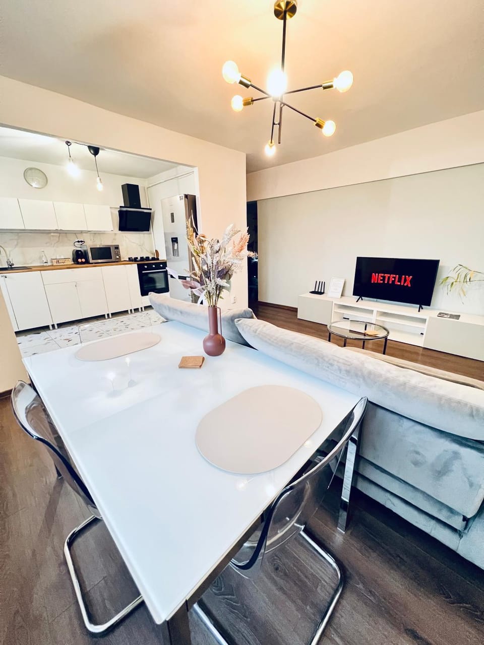 TV and multimedia, Kitchen or kitchenette, Living room, Dining area