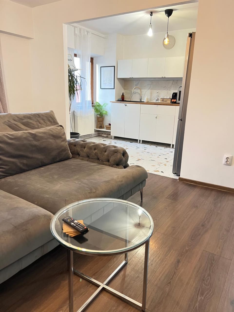 Kitchen or kitchenette, Living room, Seating area, Dining area, stove