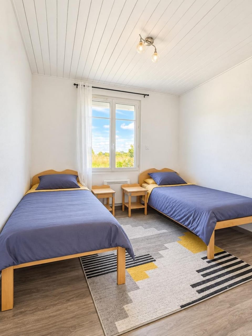 Bed, Photo of the whole room