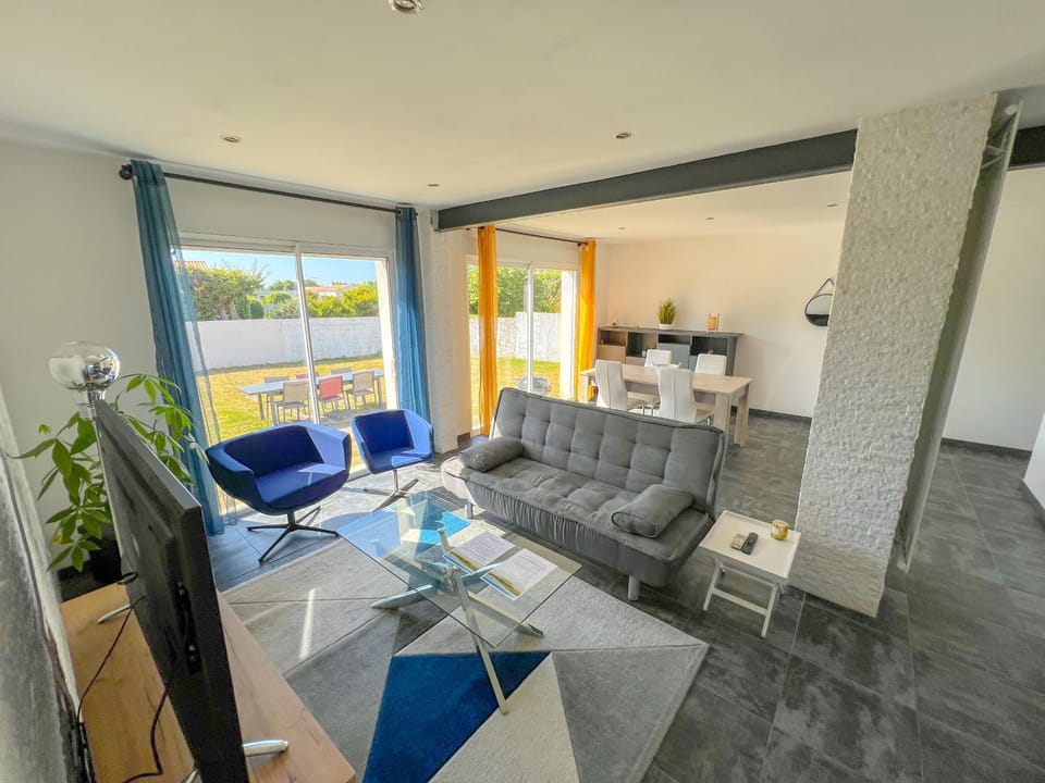 Property building, Communal lounge/ TV room, Living room